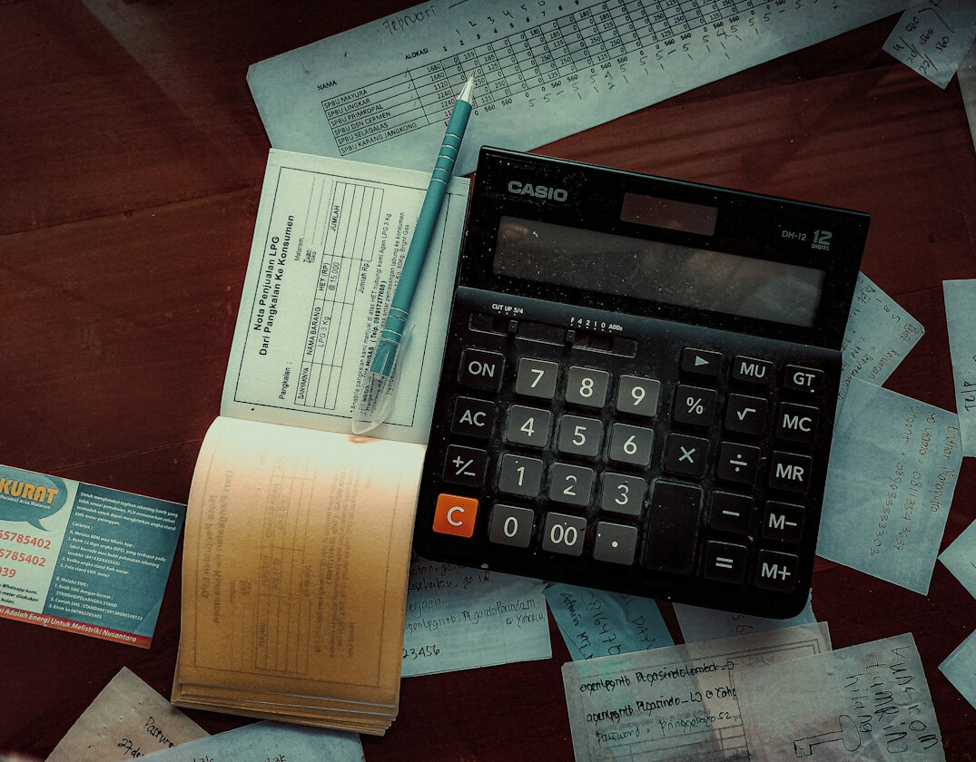 person tracking expenses